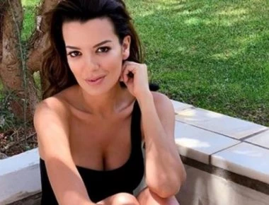 Νικολέττα Ράλλη: Παίρνουν “φωτιά” τα social media με το θανατηφόρο κορμί της!